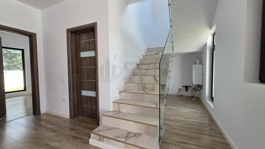 Casă individuală cu 5 camere cu Canalizare în Tunari