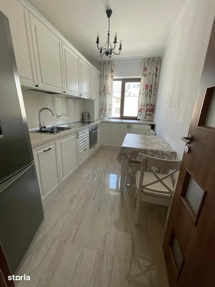 Apartament cu 3 camere decomandat, mobilat în Tei