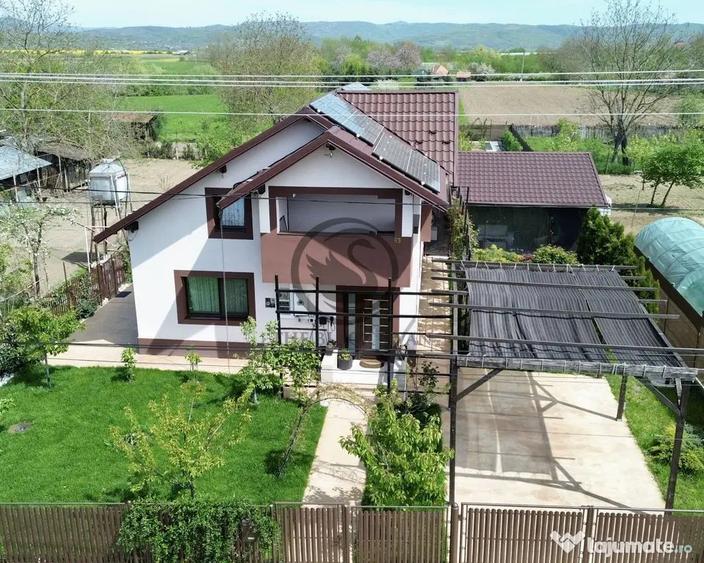 Casă cu 5 camere cu Teren 1073 Mp în Mehedința