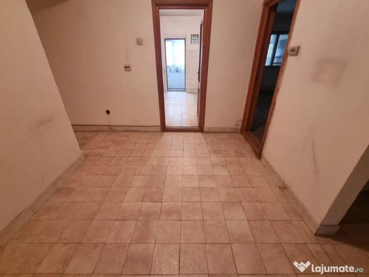 Apartament cu 3 camere decomandat în Ștefan cel Mare