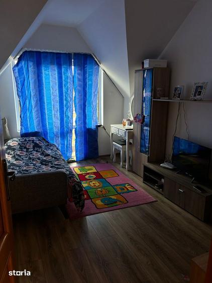 Casă cu 5 camere cu Canalizare în Central