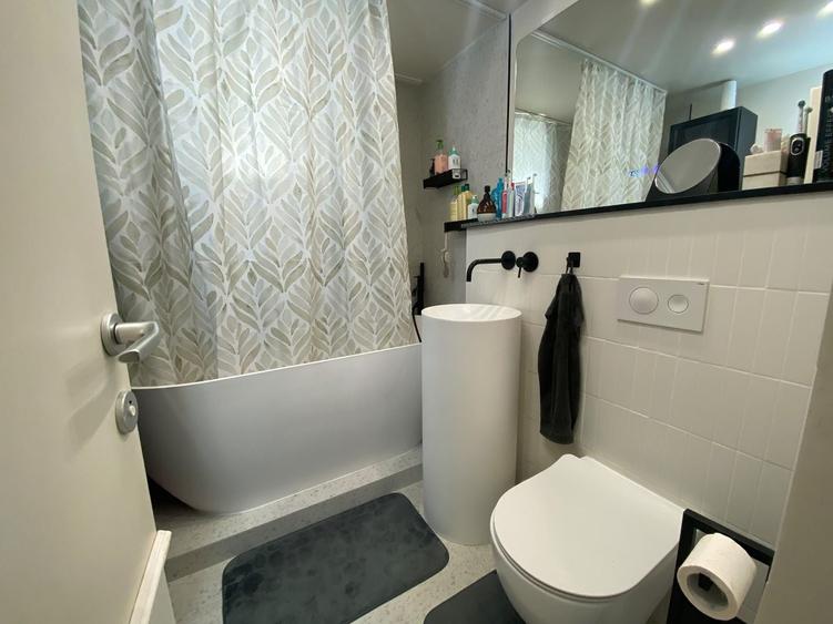 Apartament cu 3 camere semidecomandat, mobilat în Dristor