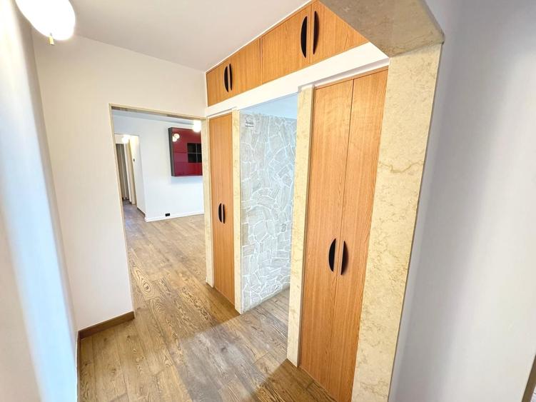 Apartament cu 4 camere semidecomandat în Mircea cel Bătrân
