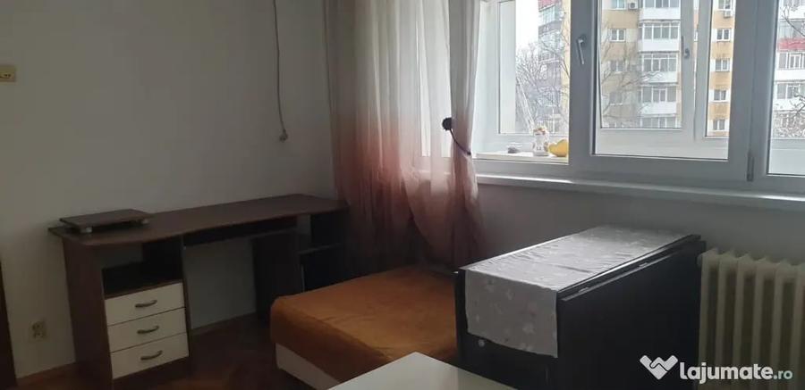 Apartament cu 3 camere semidecomandat în Lujerului