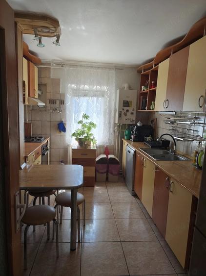 Apartament cu 3 camere decomandat în Alfa