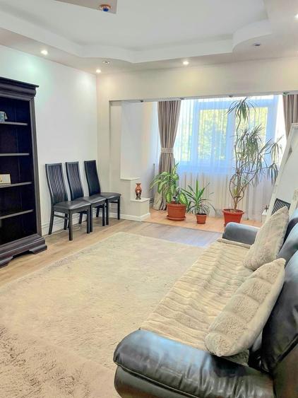 Apartament cu 4 camere decomandat, mobilat în Faleza Nord
