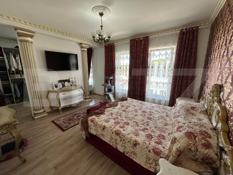 Casă cu 5 camere cu Teren 1604 Mp în Central