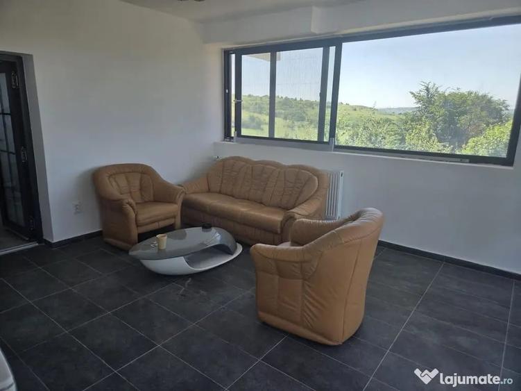 Casă cu 8 camere cu Teren 1500 Mp în Rediu