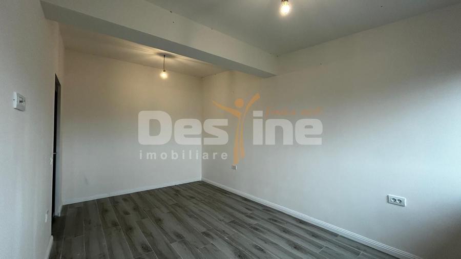Apartament cu 3 camere decomandat în Rediu