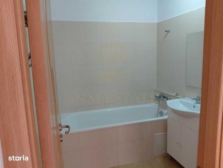 Apartament cu 3 camere semidecomandat în Tineretului