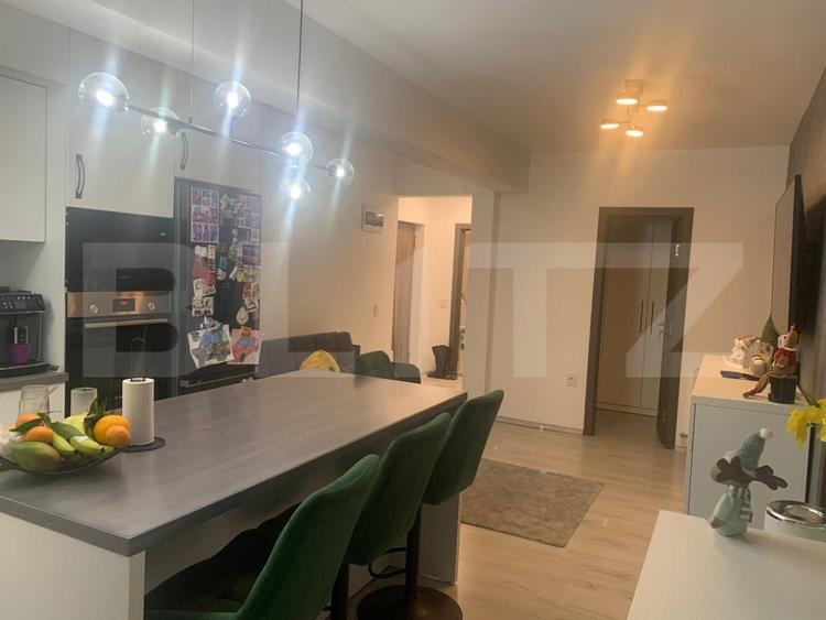 Apartament cu 3 camere decomandat, mobilat în Sud-Vest
