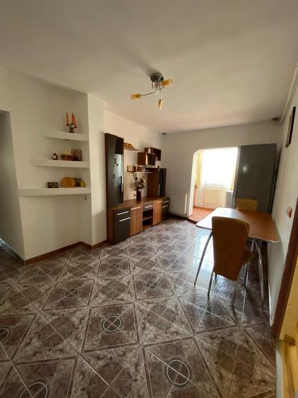 Apartament cu 3 camere decomandat în Vest