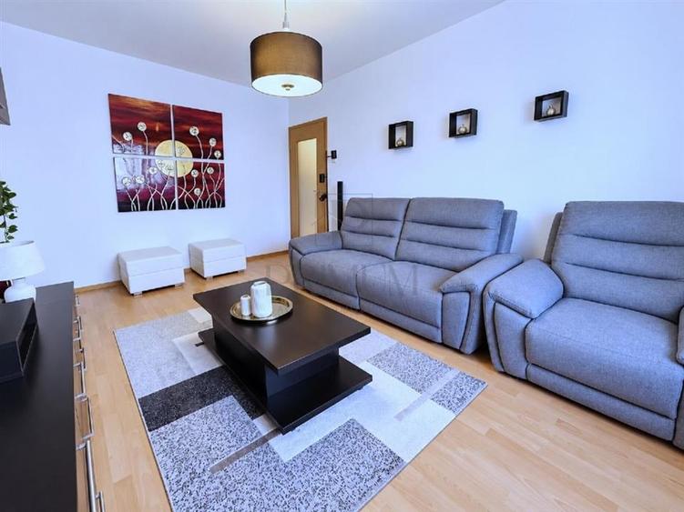 Apartament cu 3 camere decomandat în Torontalului