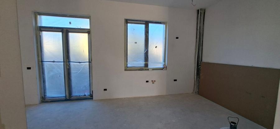 Duplex cu 4 camere cu Canalizare în Dumbrăvița