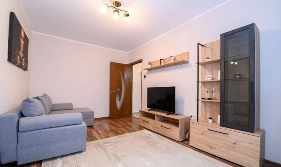 Apartament cu 2 camere semidecomandat, mobilat în Casa de Cultură