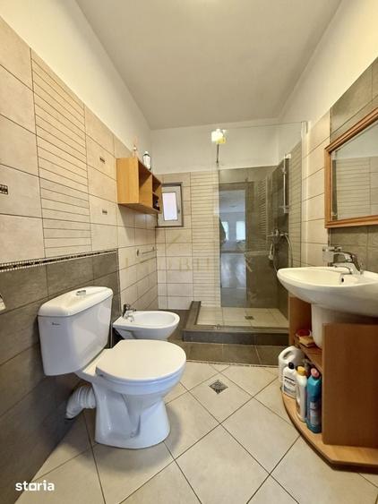 Casă cu 6 camere cu Teren 400 Mp în Florești
