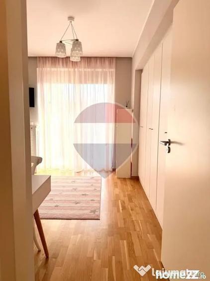 Apartament cu 3 camere semidecomandat în Sisești