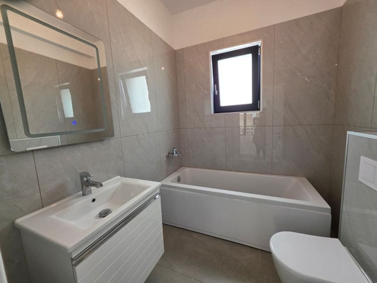 Casă individuală cu 4 camere cu Canalizare în Berceni
