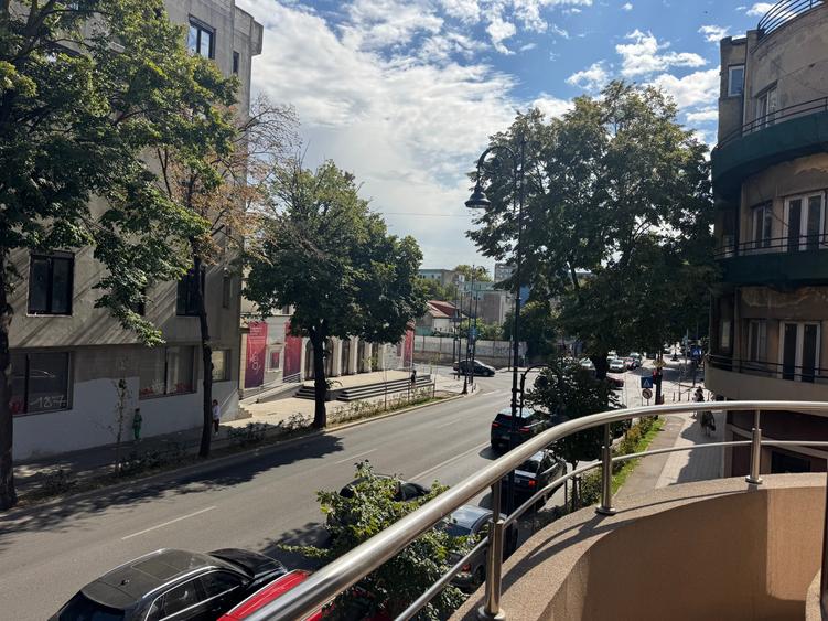 Apartament cu 3 camere decomandat în Ultracentral