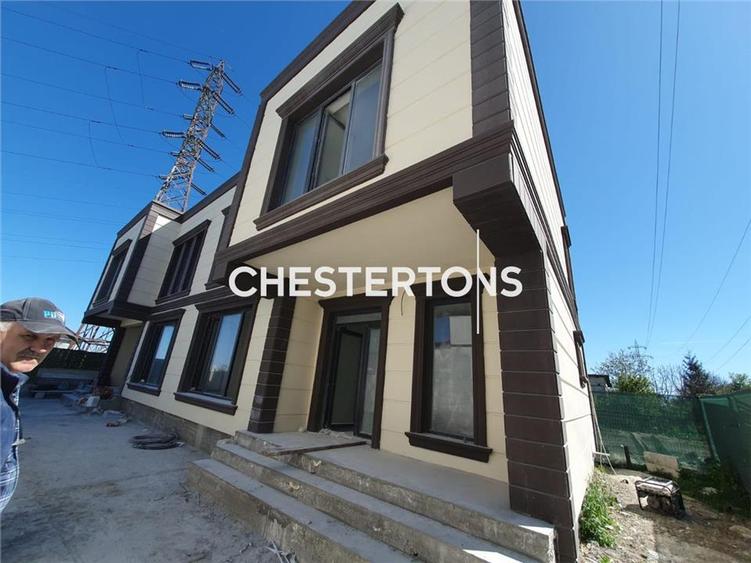 Duplex cu 8 camere cu Teren 318 Mp în Exterior Sud