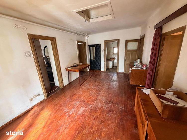 Casă cu 7 camere decomandat cu Teren 391 Mp în Băneasa