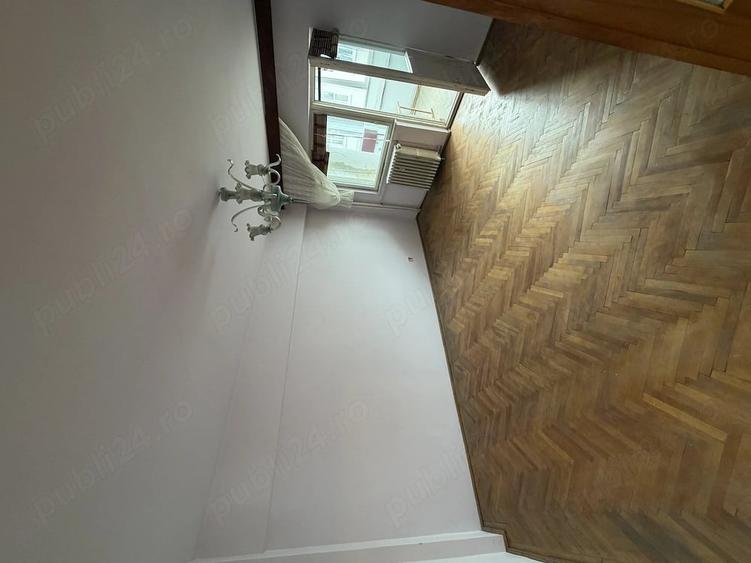 Apartament cu 3 camere decomandat în Republicii
