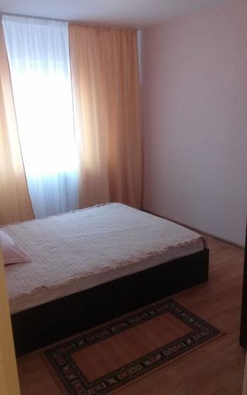 Apartament cu 3 camere decomandat, mobilat în Cetate