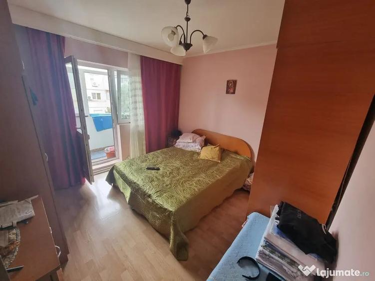 Apartament cu 4 camere decomandat în Dacia