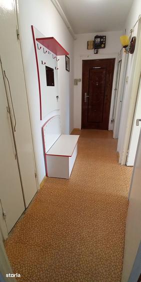 Apartament cu 3 camere semidecomandat în Griviței
