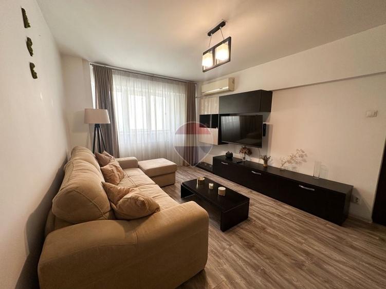 Apartament cu 3 camere decomandat, mobilat în Apărătorii Patriei