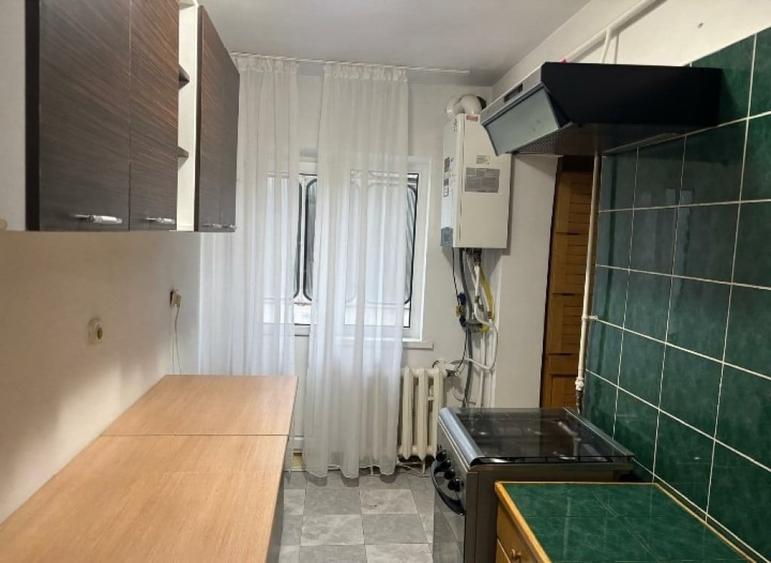 Apartament Cu 3 Camere Decomandate Zona Obcini - Intrare - 4