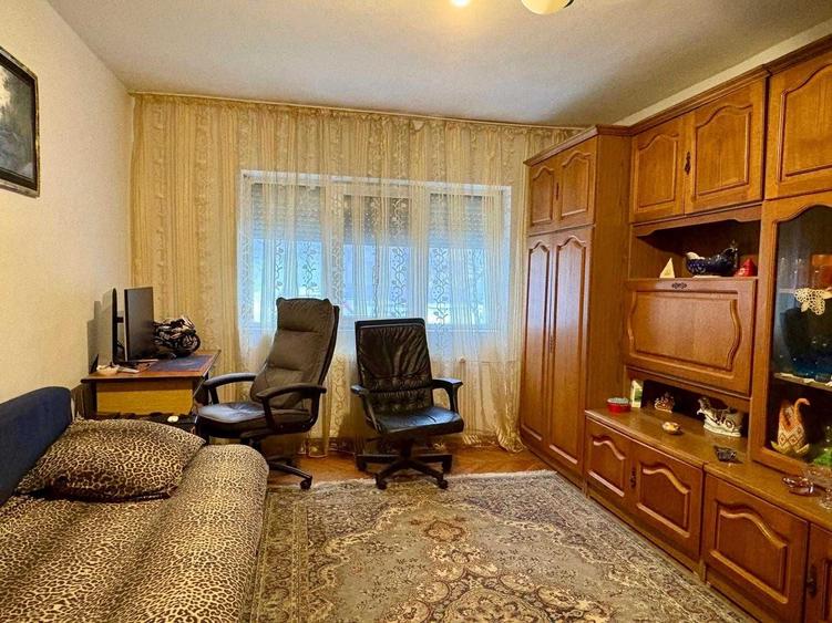Apartament cu 4 camere decomandat în Sânmartin