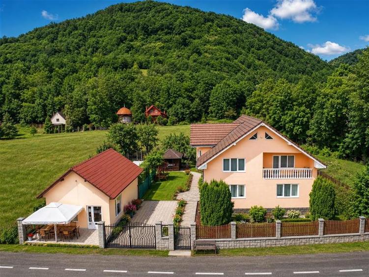 Casă individuală cu 6 camere cu Teren 996 Mp în Gălăoaia