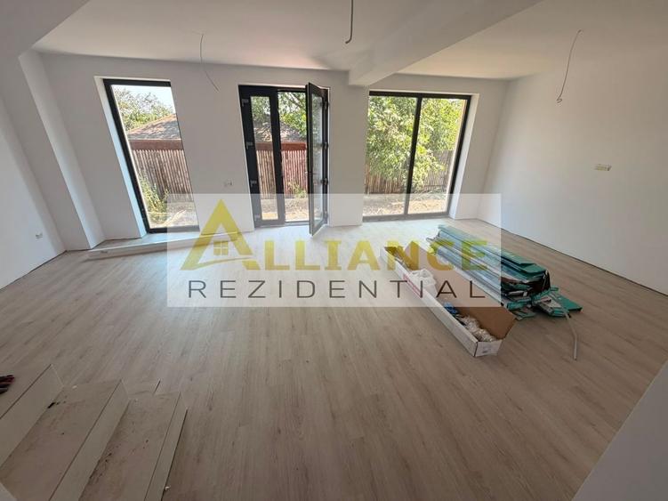 Duplex cu 5 camere decomandat cu Canalizare în Sud