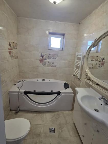 Apartament cu 3 camere decomandat în Berceni