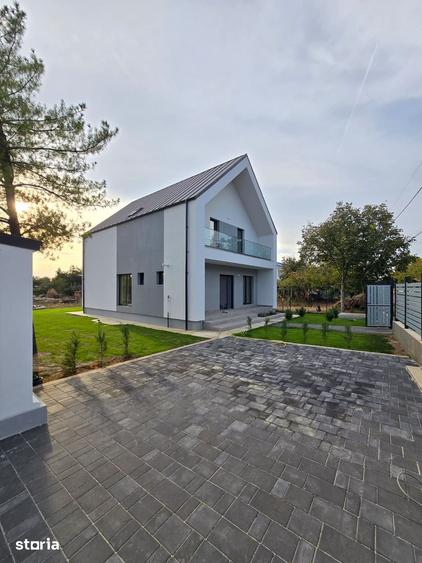 Casă cu 5 camere cu Teren 500 Mp în Crevedia