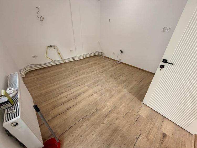 Casă individuală cu 8 camere cu Canalizare în Exterior Sud