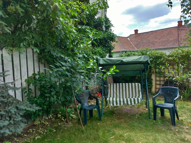 Casă individuală cu 6 camere cu Canalizare în Titulescu