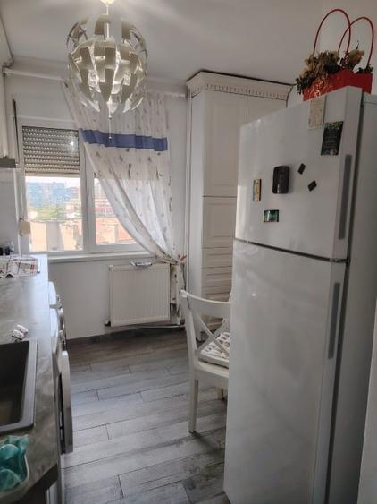 Apartament cu 3 camere decomandat, mobilat în Gara de Nord