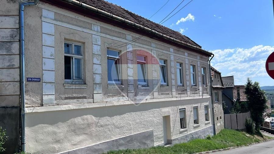Casă individuală cu 3 camere cu Teren 140 Mp în Central