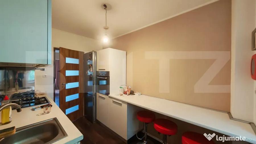 Apartament 4 camere decomandat, etaj intermediar, Splaiul Cr - 11