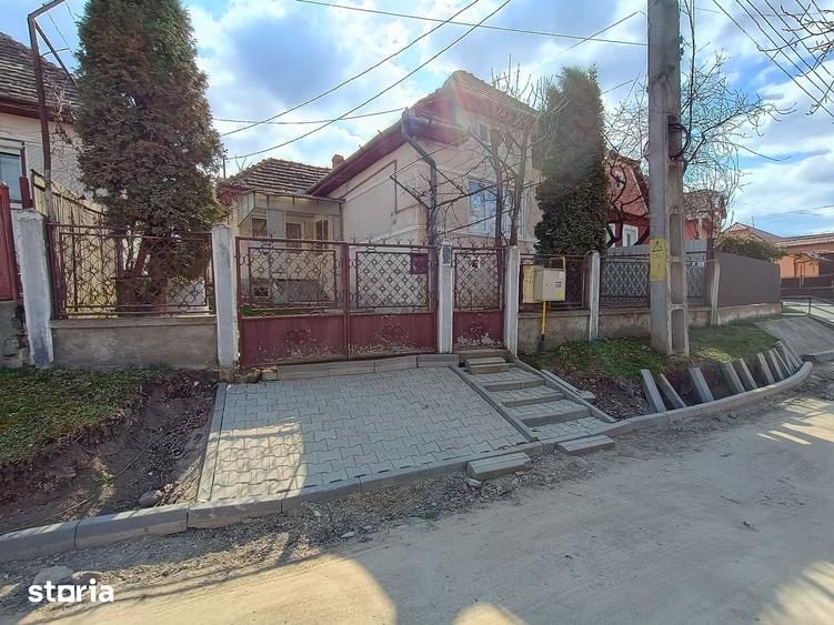 Casă cu 2 camere cu Teren 580 Mp în Central