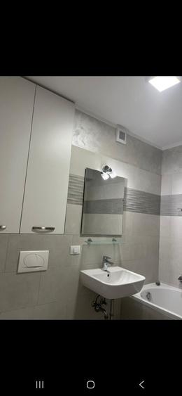 Apartament cu 2 camere decomandat în Tractorul