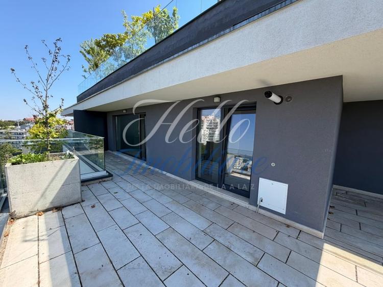 Penthouse cu 3 camere decomandat în Zorilor
