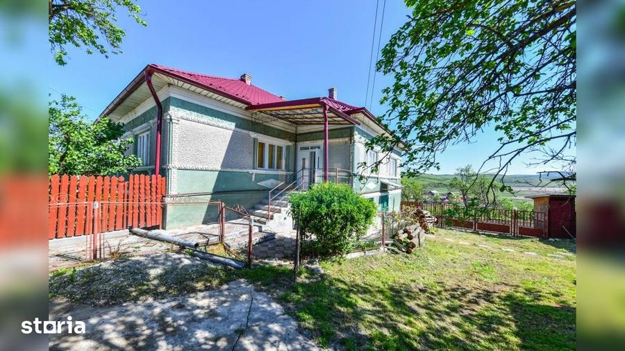 Casă cu 5 camere cu Teren 2594 Mp în Sic