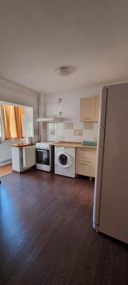 Apartament cu 3 camere decomandat în Micro 5