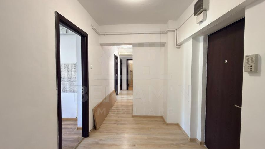 Birou, de 74 mp, în Central