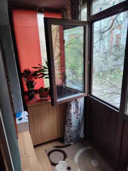 Apartament cu 3 camere decomandat în Exterior Vest