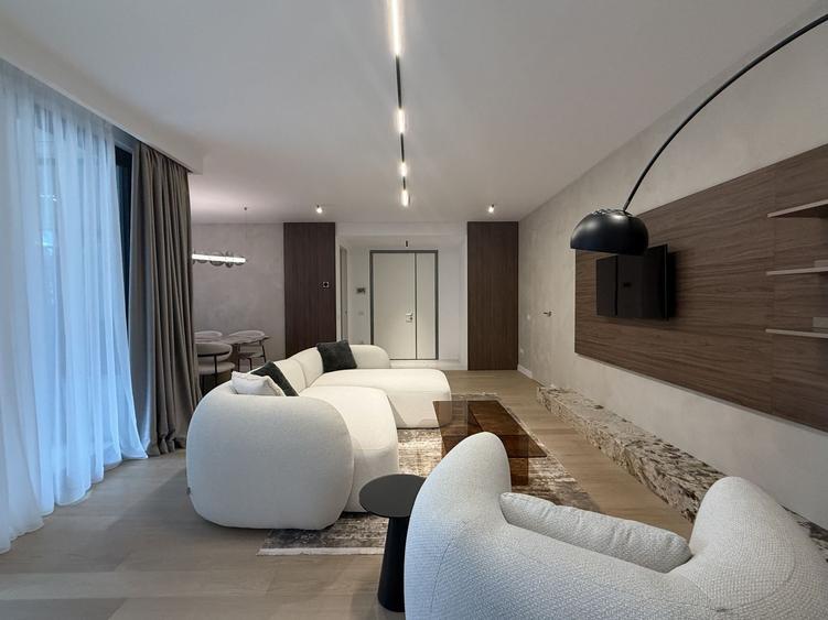 Apartament cu 4 camere decomandat în Primăverii