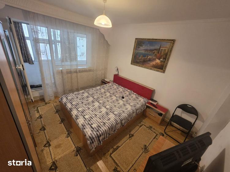 Apartament cu 3 camere decomandat în Prundu
